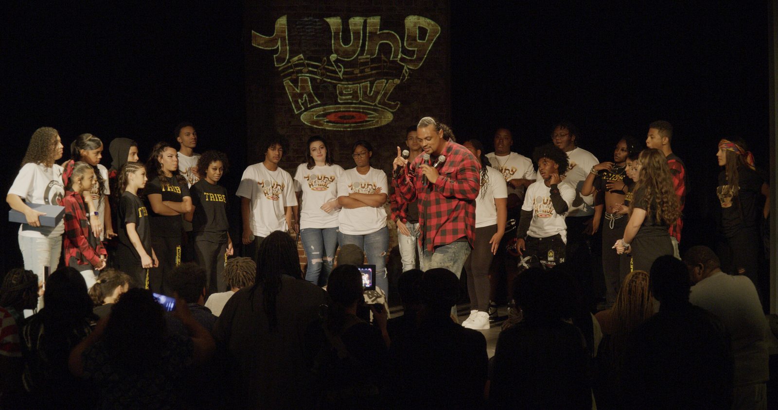 Hayón addressing the Young Mogul team on stage